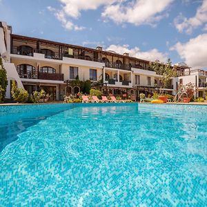 Aparthouse Paradise Bay
